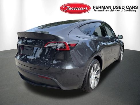 Used 2024 Tesla Model Y Long Range RWD image 2