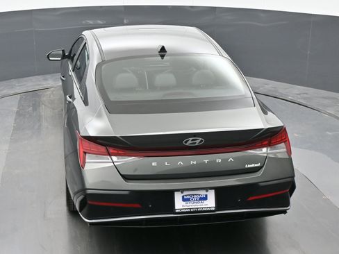 Certified 2024 Hyundai Elantra Limited image 34