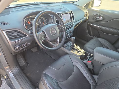 Certified 2021 Jeep Cherokee Latitude Lux w/ Comfort/Convenience Group AWD/4WD image 16