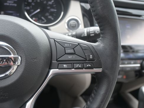 Used 2018 Nissan Rogue Sport SL FWD image 19