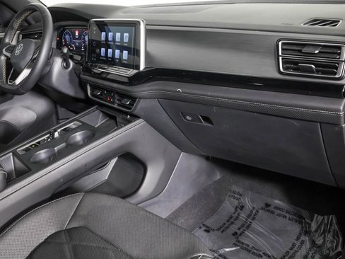 Used 2024 Volkswagen Atlas Cross Sport SE FWD image 42