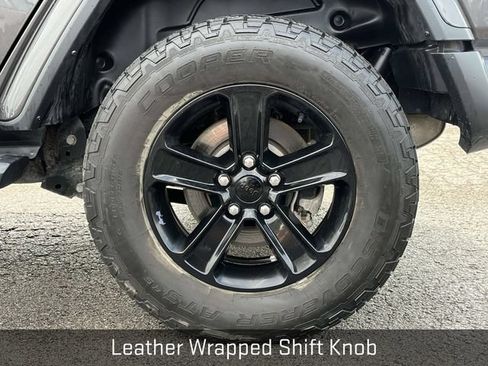 Used 2022 Jeep Wrangler Unlimited Sahara AWD/4WD image 11