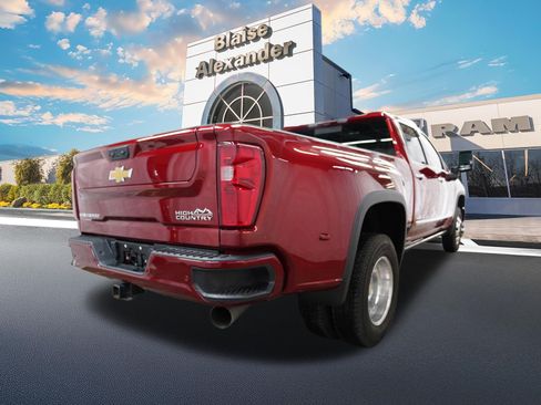 Used 2024 Chevrolet Silverado 3500 High Country w/ High Country Premium Package AWD/4WD image 8