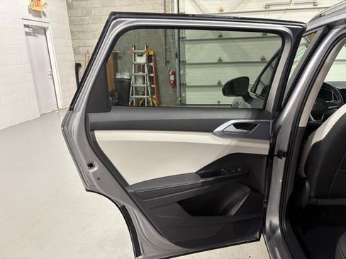 New 2026 Volkswagen Taos SE image 14