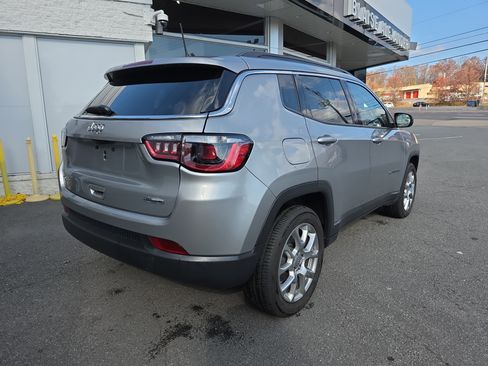 Used 2022 Jeep Compass Latitude image 32