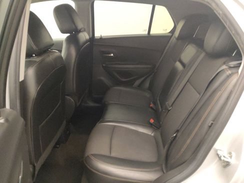 Used 2021 Chevrolet Trax LT w/ LT Convenience Package FWD image 18