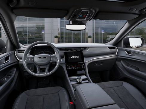 New 2025 Jeep Grand Cherokee Altitude AWD/4WD image 14