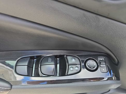 Used 2023 Nissan Altima 2.5 SV FWD image 18
