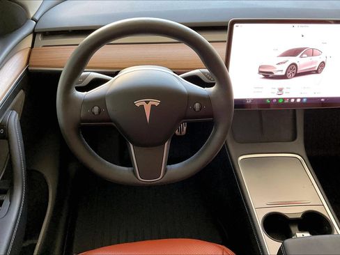 Used 2025 Tesla Model Y Long Range AWD/4WD image 8