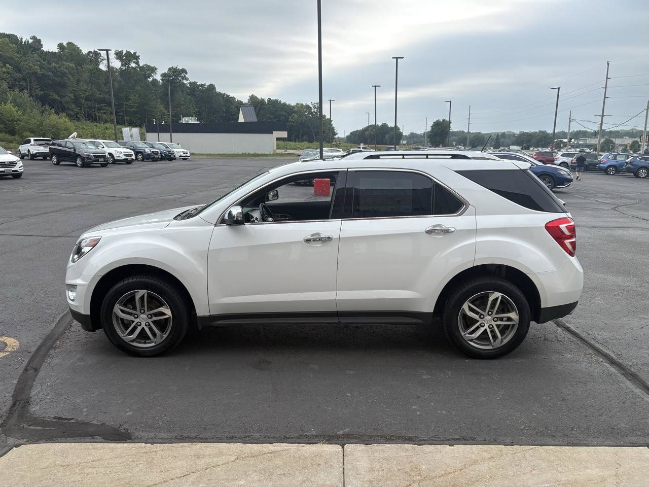 Used 2017 Chevrolet Equinox Premier w/ Enhanced Convenience Package AWD/4WD image 5