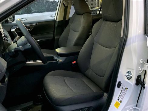 Used 2025 Toyota RAV4 XLE image 7
