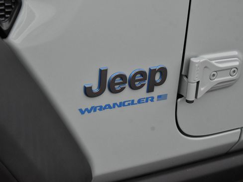 Used 2024 Jeep Wrangler Willys image 14