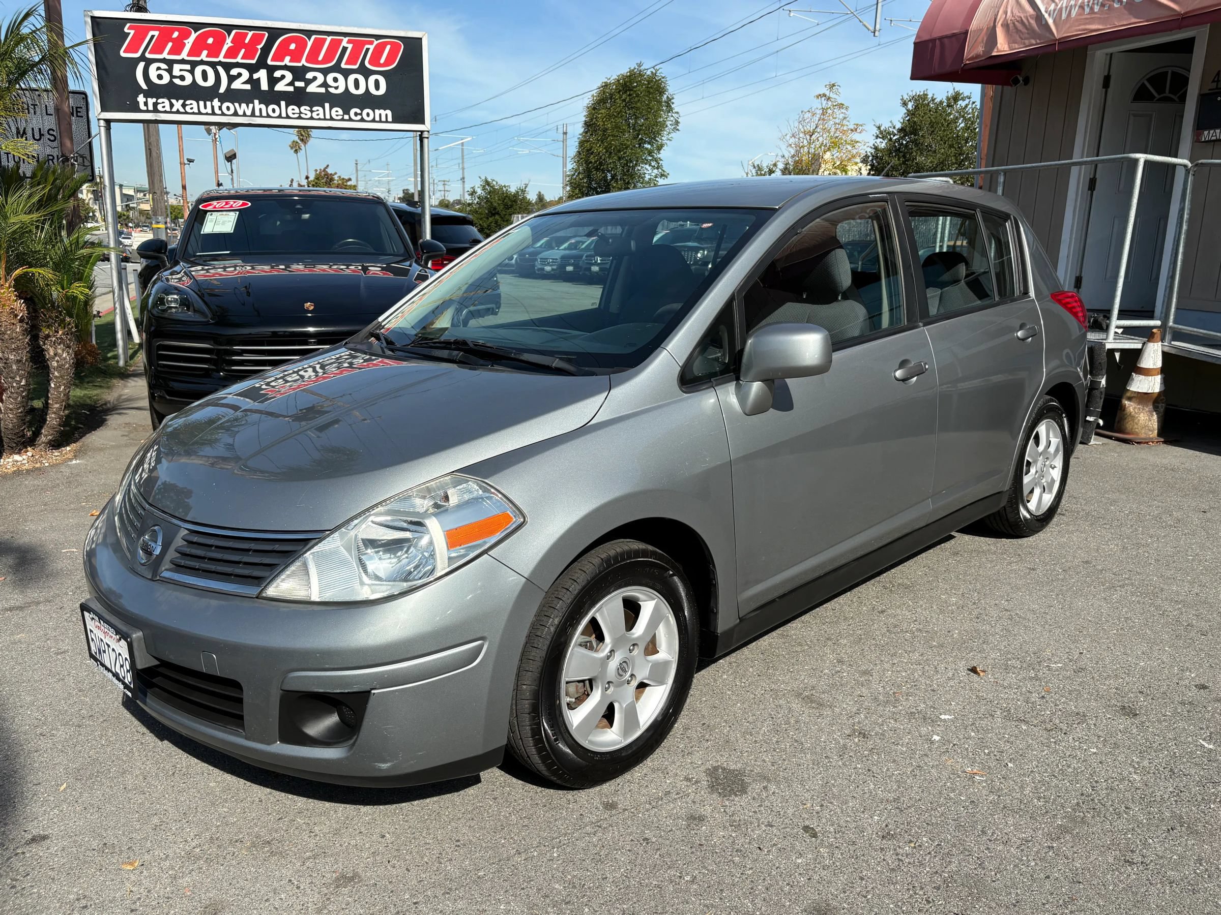 Used 2007 Nissan Versa Hatchback FWD image 7