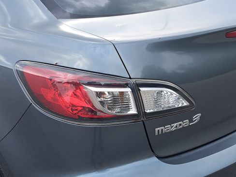 Used 2013 MAZDA MAZDA3 i Touring FWD image 32