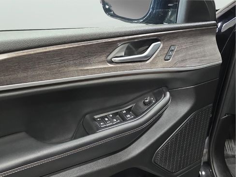 Used 2023 Jeep Grand Cherokee Limited AWD/4WD image 23