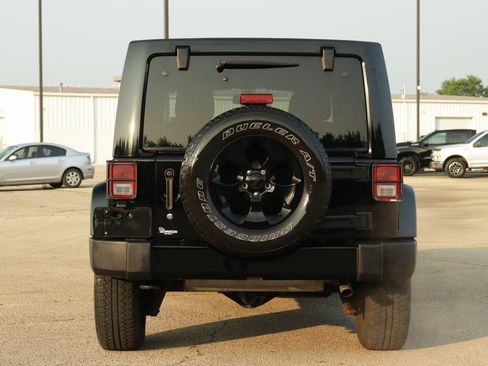 Used 2015 Jeep Wrangler Unlimited Sahara image 6
