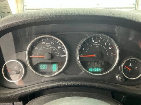 Used 2014 Jeep Wrangler Unlimited Sahara w/ Dual Top Group AWD/4WD image 2