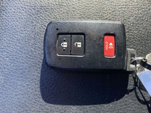 Used 2016 Toyota Tacoma TRD Sport image 32