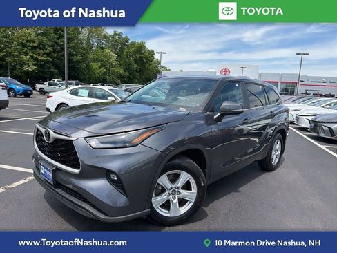 Certified 2024 Toyota Highlander LE AWD/4WD image 1