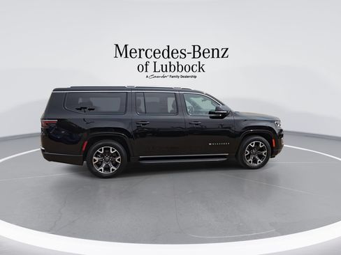 Used 2024 Jeep Wagoneer L Series III w/ Flexible Seating Group AWD/4WD image 9