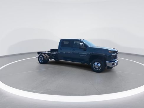 New 2026 Chevrolet Silverado 3500 LT w/ Convenience Package AWD/4WD image 2
