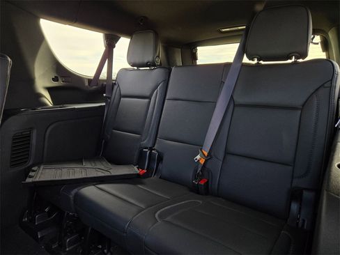 Used 2024 GMC Yukon XL Denali w/ Advanced Technology Package image 21