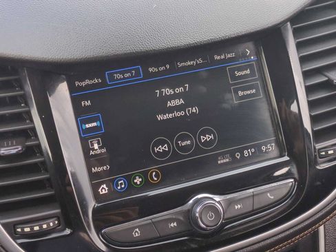 Used 2018 Chevrolet Trax LT w/ LT Convenience Package FWD image 13