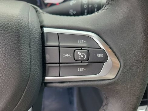 Used 2024 Jeep Compass Latitude AWD/4WD image 26