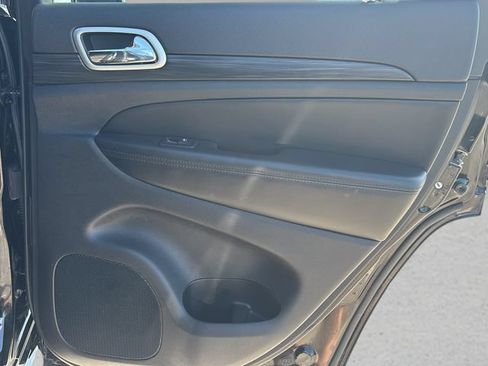Used 2021 Jeep Grand Cherokee Laredo X AWD/4WD image 11