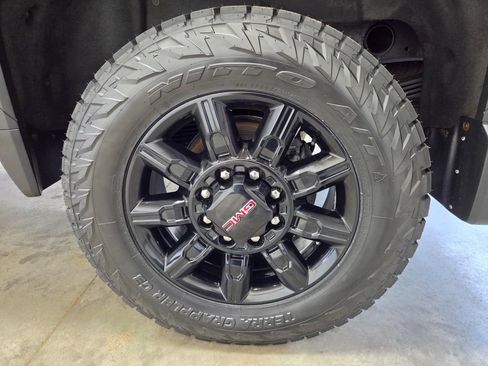 Used 2024 GMC Sierra 2500 AT4 w/ Technology Package AWD/4WD image 17