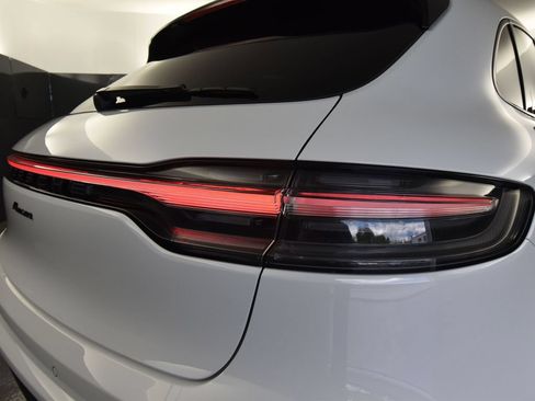 Certified 2025 Porsche Macan AWD/4WD image 43
