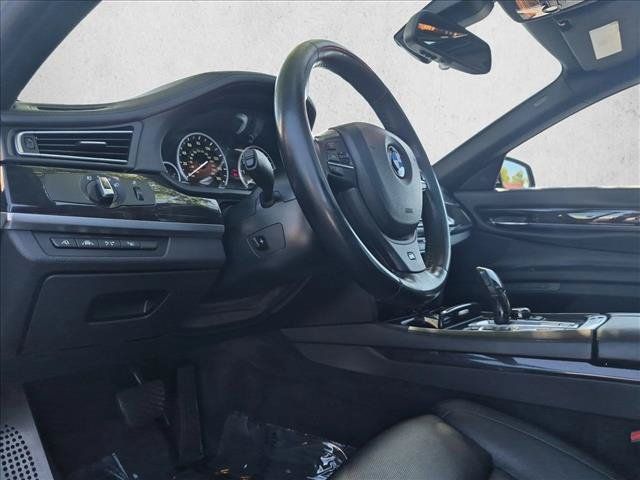 Used 2013 BMW 750i RWD image 10