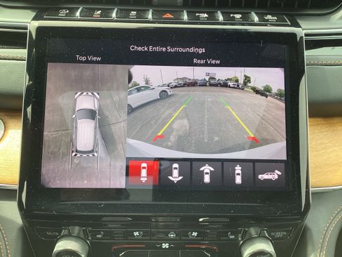 Used 2025 Jeep Grand Cherokee L Summit AWD/4WD image 26