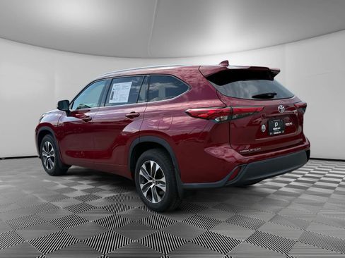 Used 2020 Toyota Highlander XLE AWD/4WD image 7