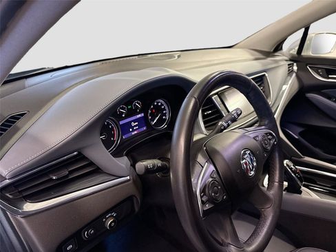 Used 2020 Buick Enclave Essence image 9