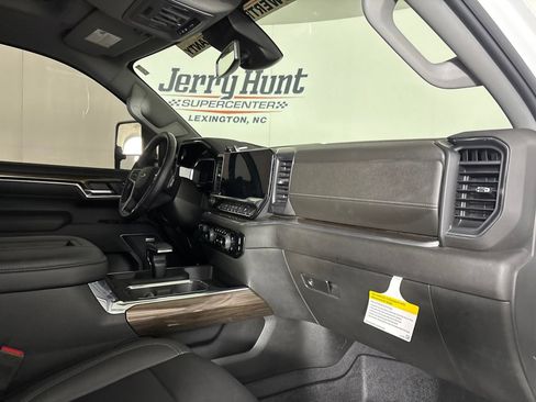 Used 2022 Chevrolet Silverado 1500 RST w/ Convenience Package II AWD/4WD image 31