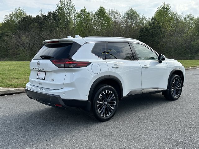 Certified 2025 Nissan Rogue SL w/ Tech Package FWD image 9