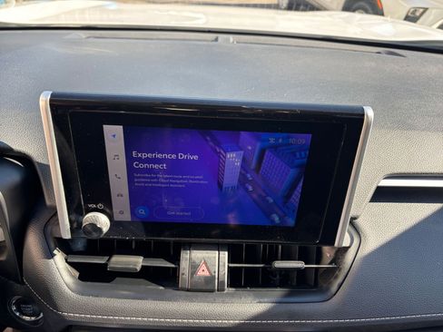 Used 2025 Toyota RAV4 XLE image 21