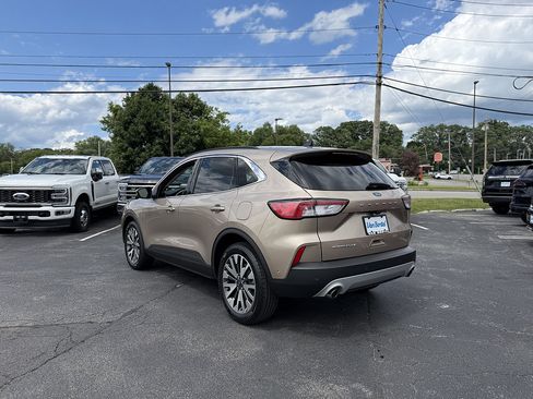 Used 2020 Ford Escape Titanium AWD/4WD image 4