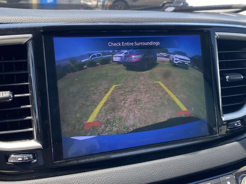 Used 2023 Chrysler Pacifica Touring-L FWD image 26