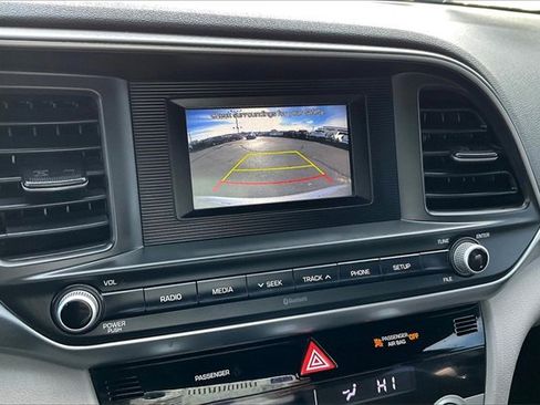 Used 2020 Hyundai Elantra SE image 23