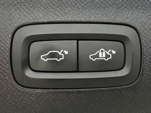Used 2019 Volvo XC90 T6 Momentum w/ Protection Package Premier AWD/4WD image 34