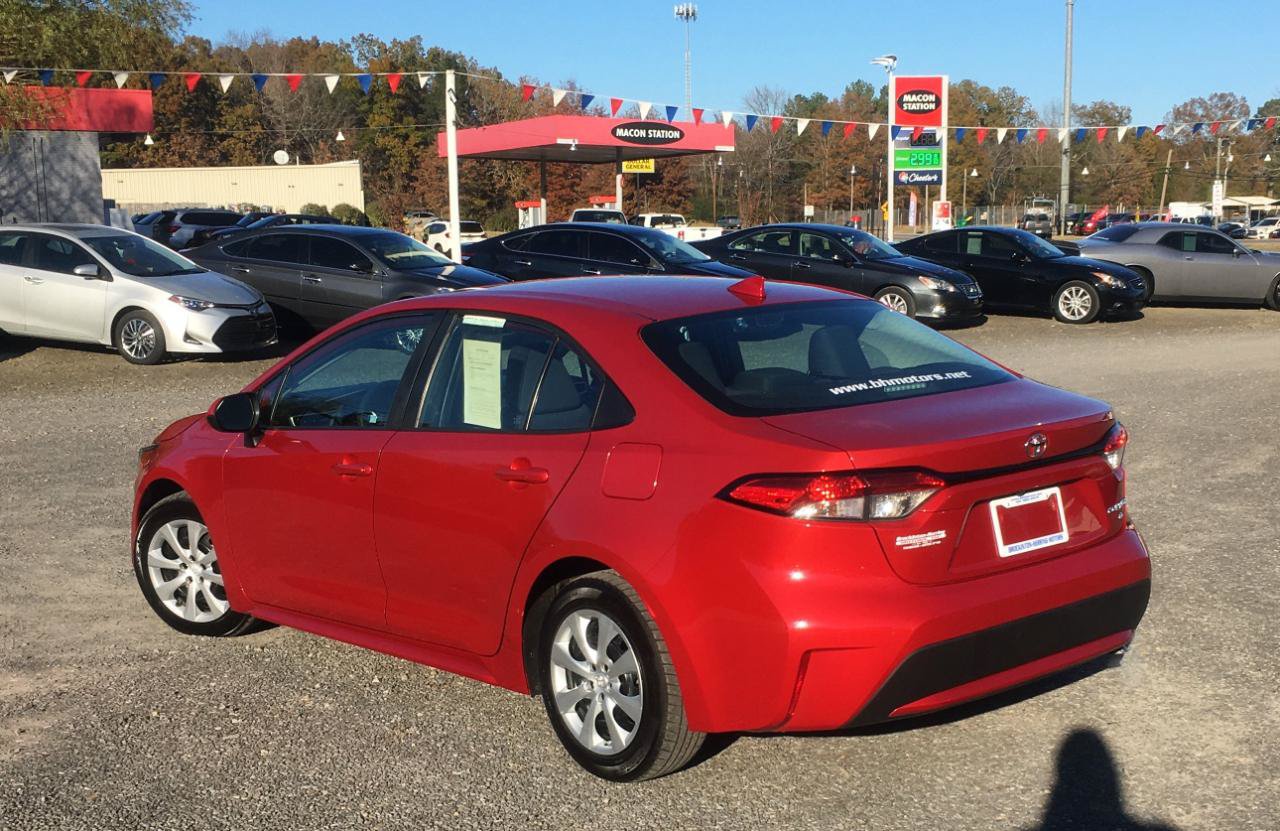 Used 2020 Toyota Corolla LE FWD image 3