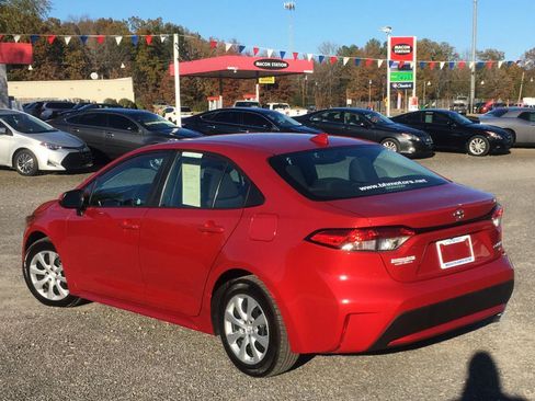 Used 2020 Toyota Corolla LE FWD image 3