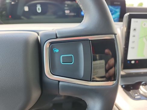 Used 2025 Ford Expedition Active RWD image 25