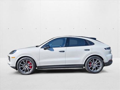 Used 2024 Porsche Cayenne S image 9