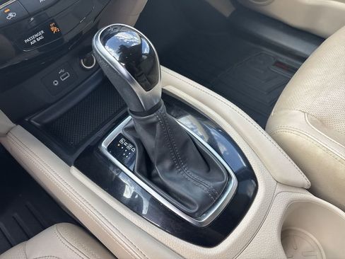 Used 2018 Nissan Rogue SL w/ Premium Package FWD image 22