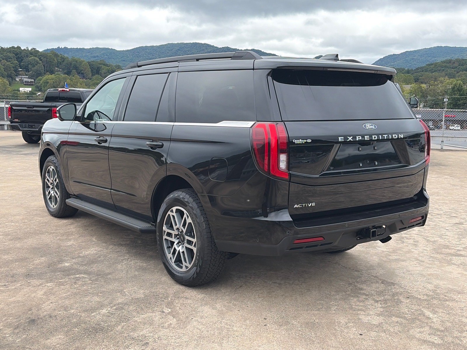 Certified 2025 Ford Expedition Active AWD/4WD image 4