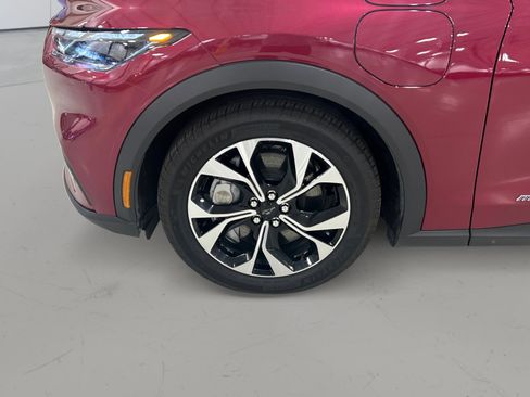 Certified 2025 Ford Mustang Mach-E Select RWD image 9