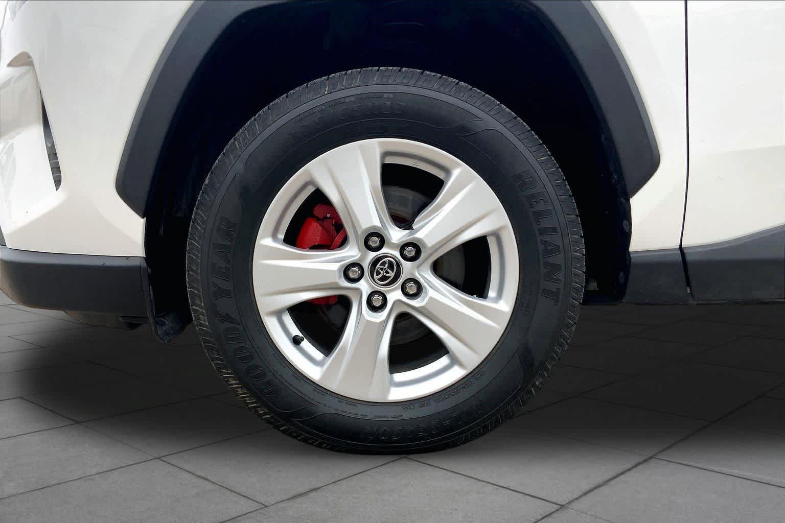 Used 2020 Toyota RAV4 XLE FWD image 11